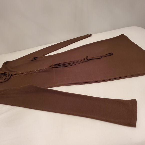 Selling Beautiful Long Sleeved Dark Green Top from Forever 21 - Picture 3 of 10